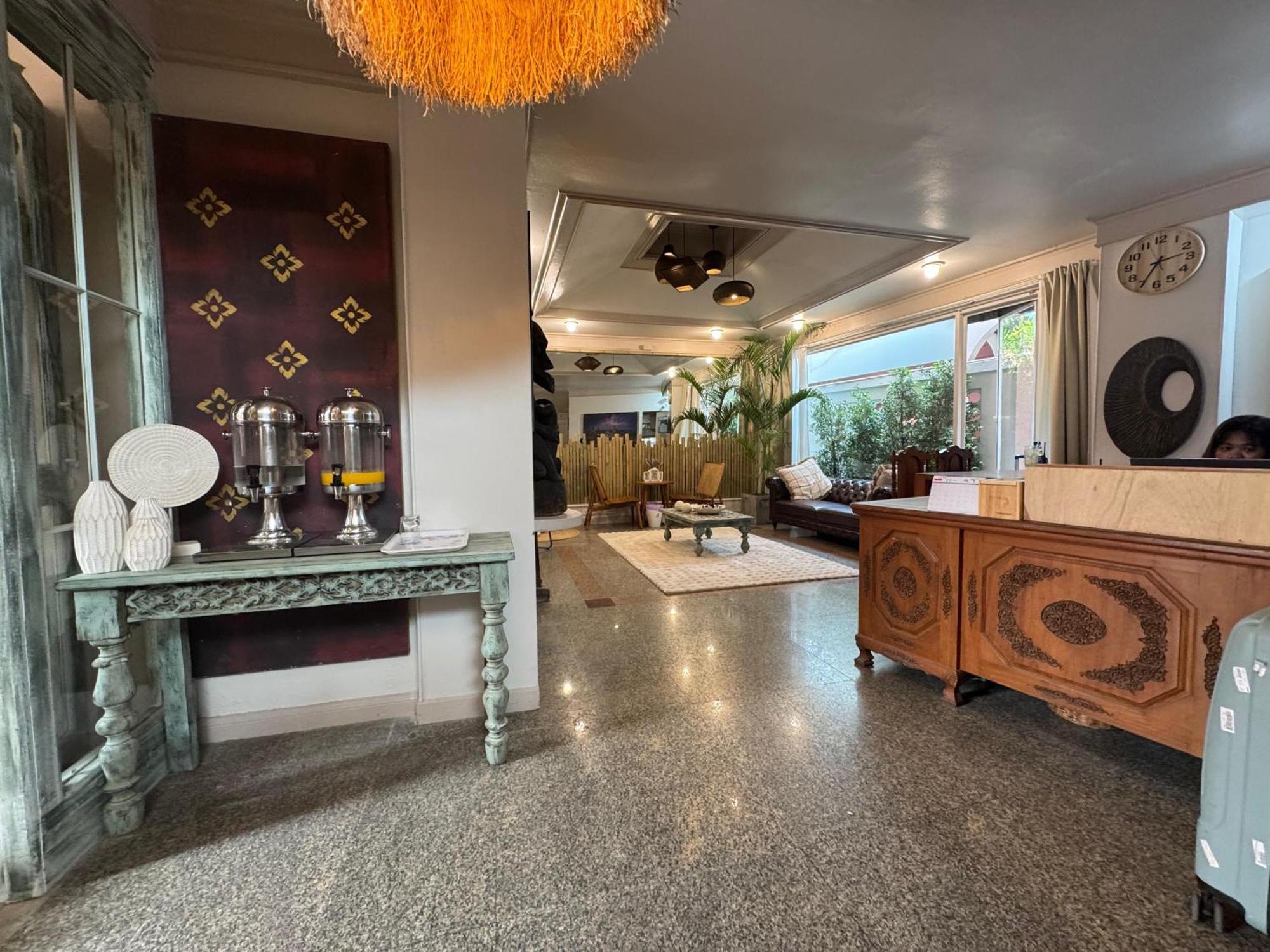 The Taksim Patong Beach Hotel エクステリア 写真