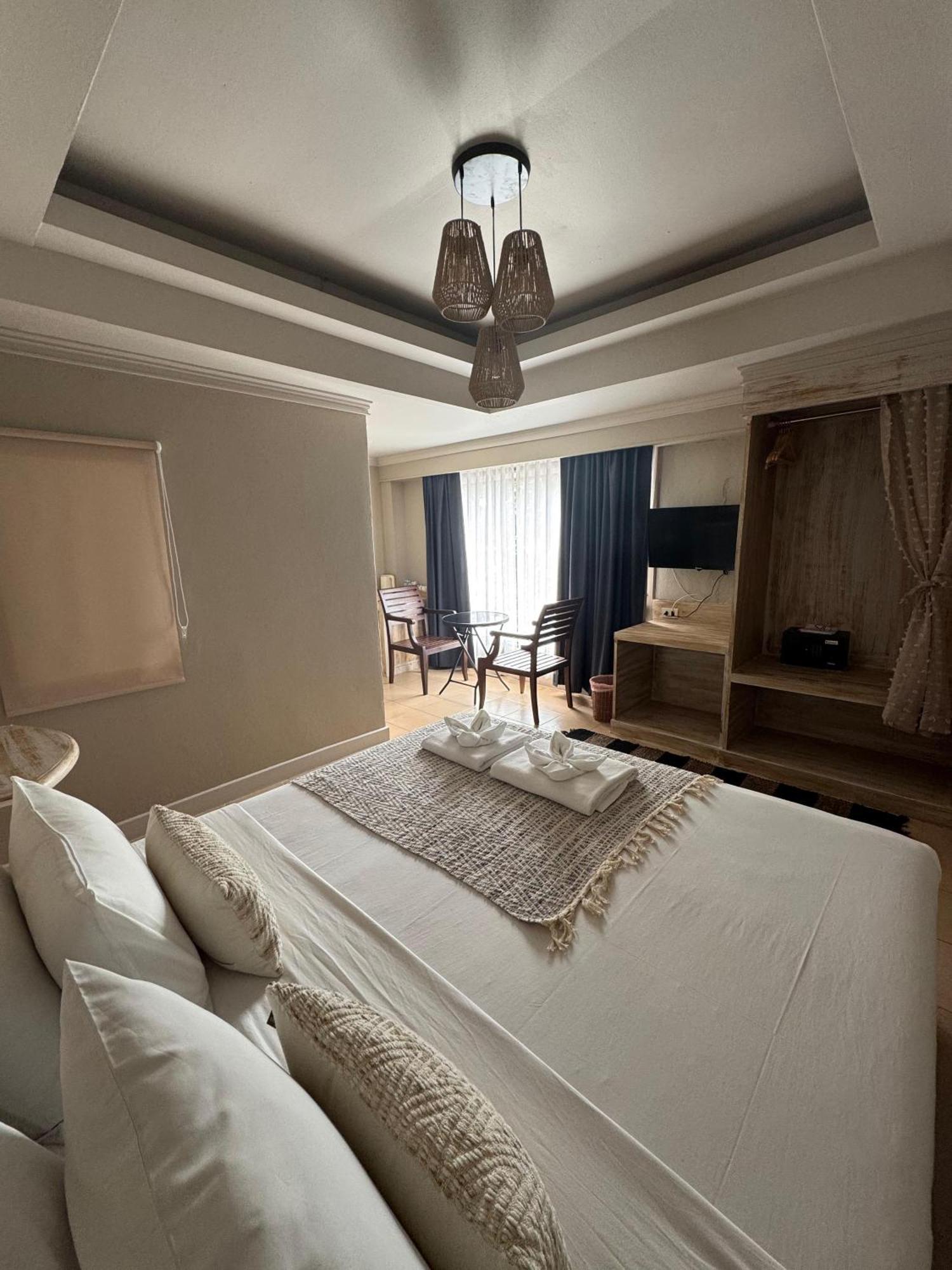 The Taksim Patong Beach Hotel エクステリア 写真