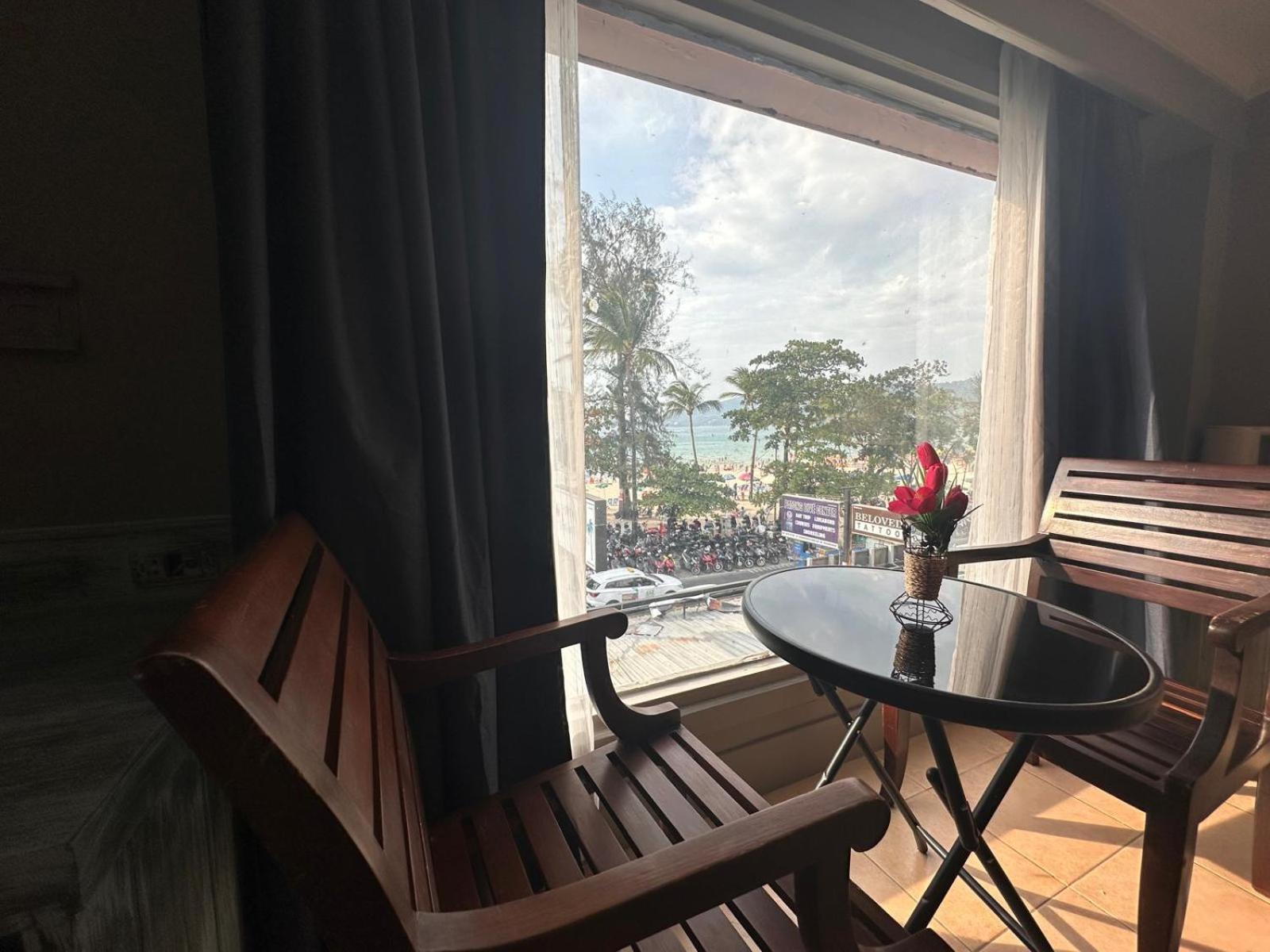 The Taksim Patong Beach Hotel エクステリア 写真