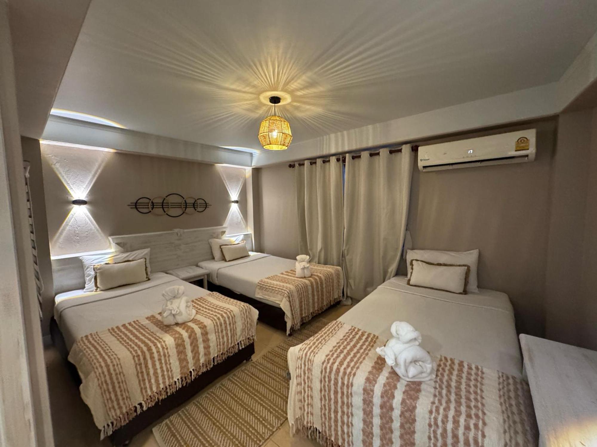 The Taksim Patong Beach Hotel エクステリア 写真
