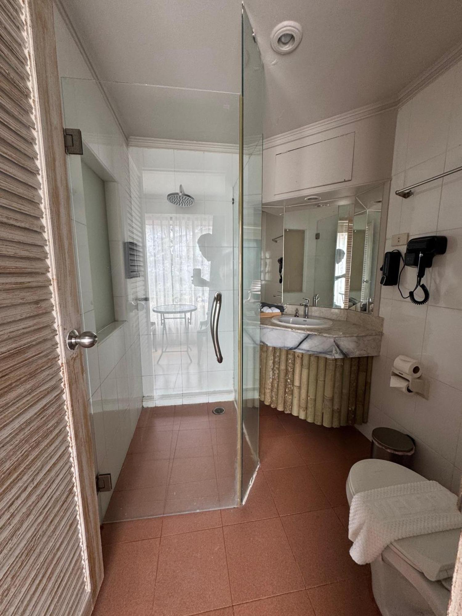 The Taksim Patong Beach Hotel エクステリア 写真
