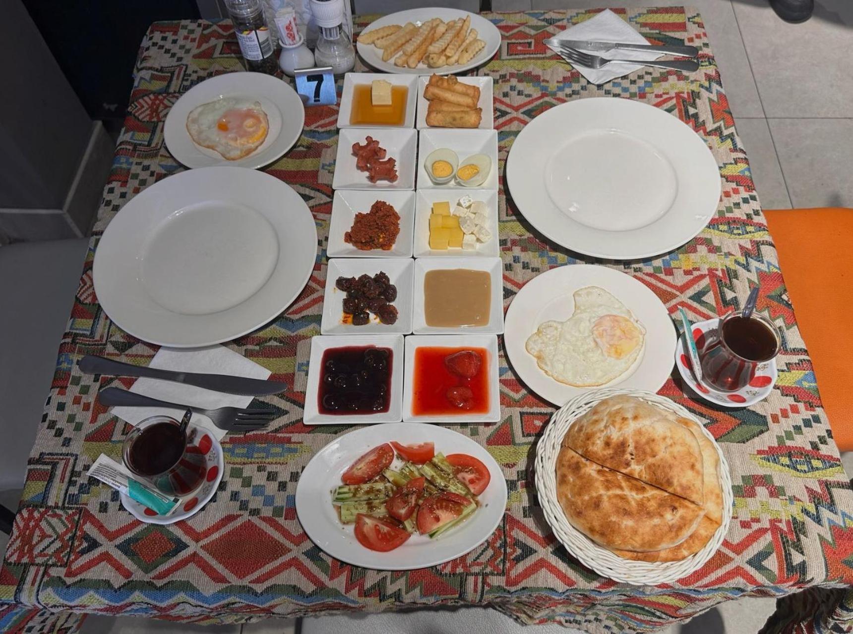 The Taksim Patong Beach Hotel エクステリア 写真
