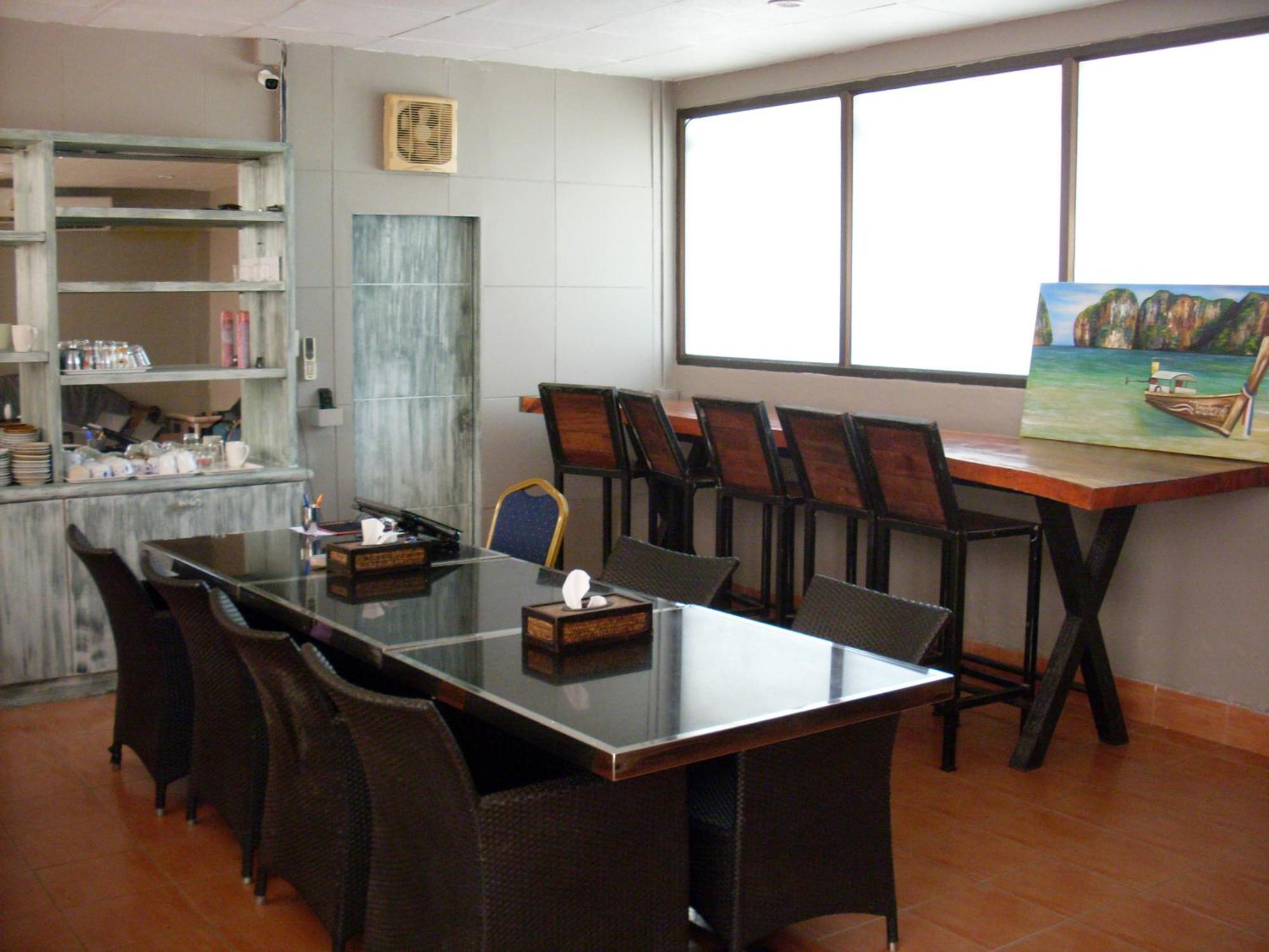 The Taksim Patong Beach Hotel エクステリア 写真